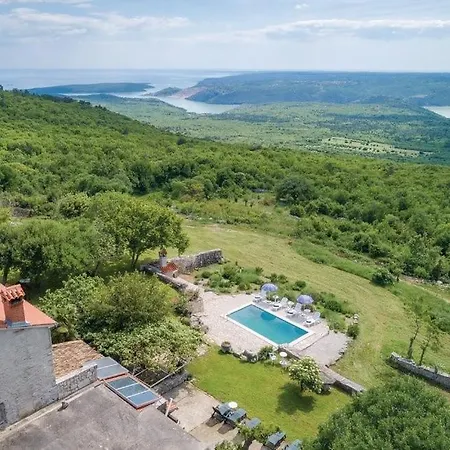 House Marconi With Private Pool بيت ضيافة